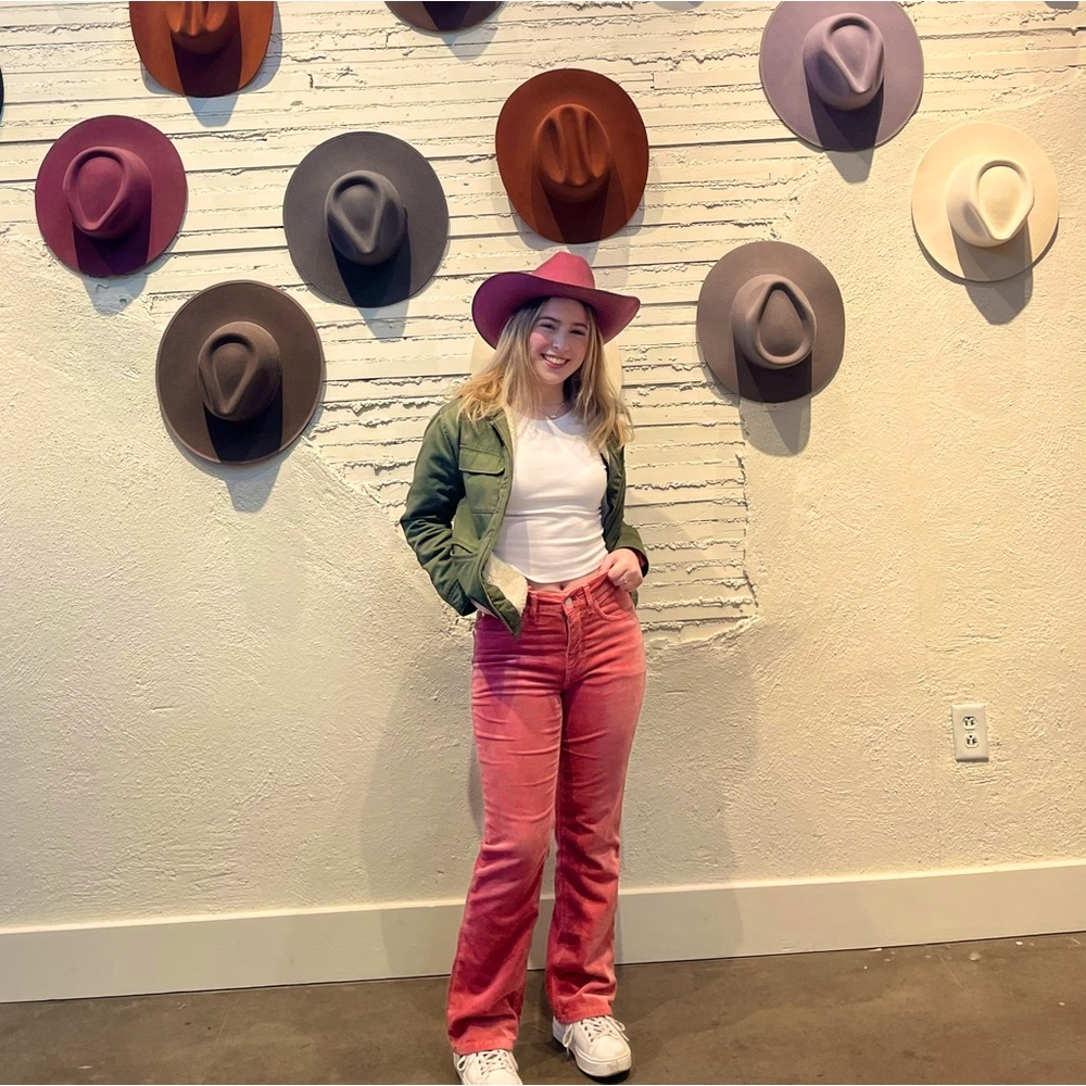 Meet your Posher, Hannah